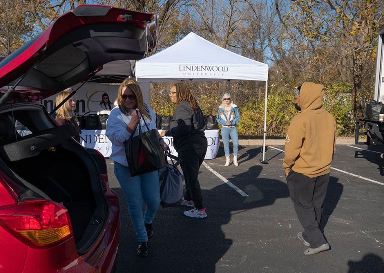 LindenGiving Provides 100 Thanksgiving Meals